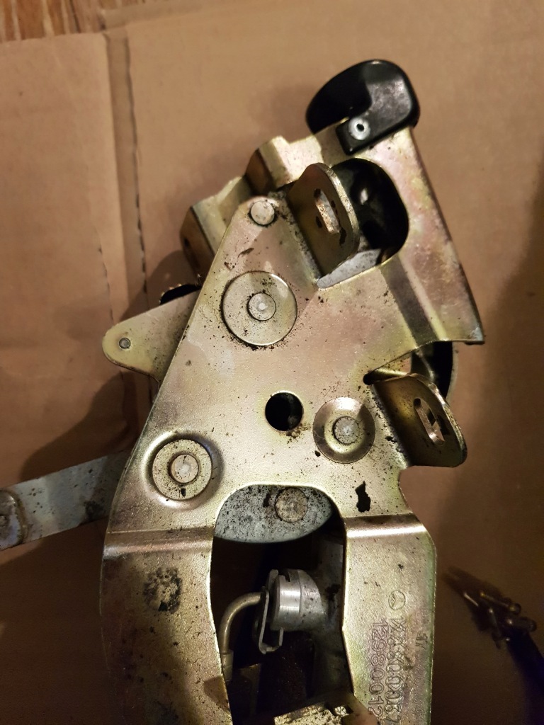 Замок дах mercedes r129 Доставка