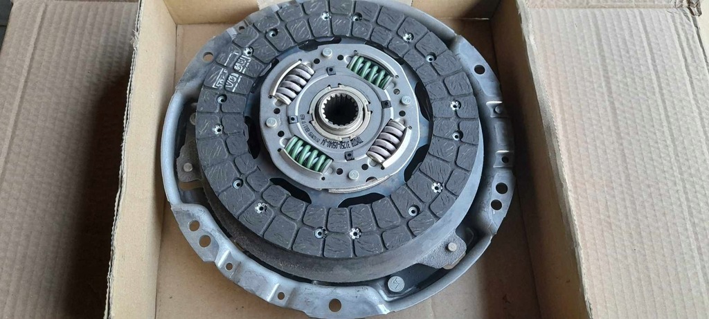 фото №1, Набор сцепления toyota avensis carina picnic 04130-yzzdg