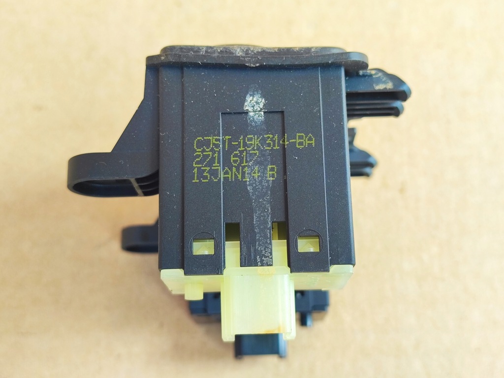 фото №8, Ford kuga mk2 2.0 tdci перемикач підігрів сидінь