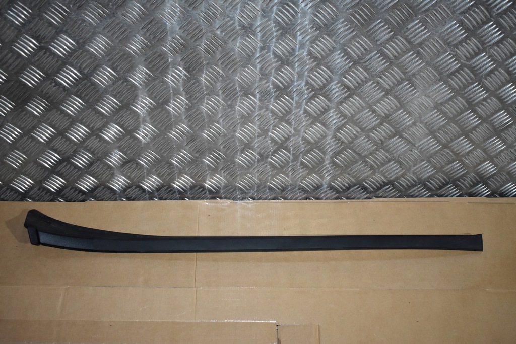 фото №1, Молдинг скло передньої ліва mercedes w214 1
