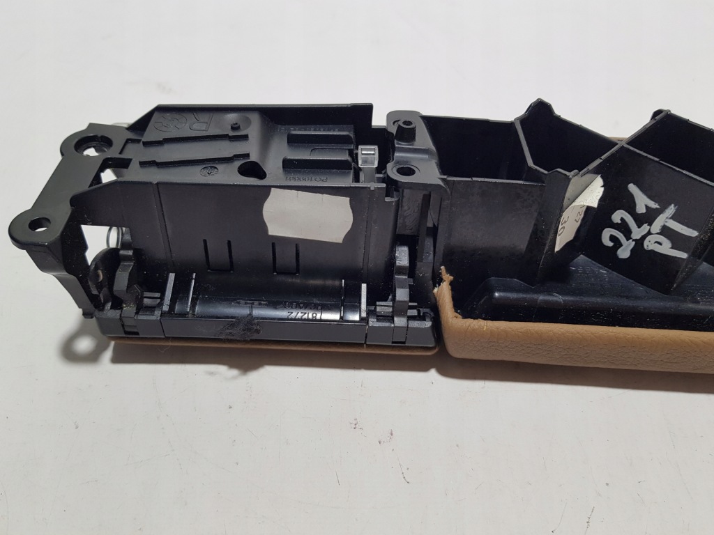 фото №8, Підлокітник попільничка обшивка оббивка двері задня правий mercedes w221