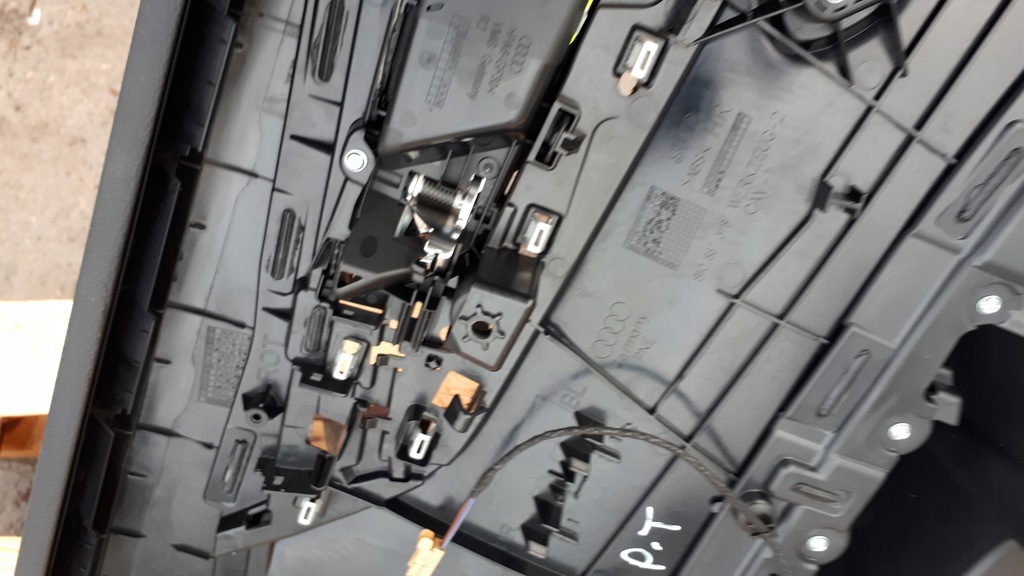 фото №12, A4 b9 lift обшивка оббивка двері правий задня