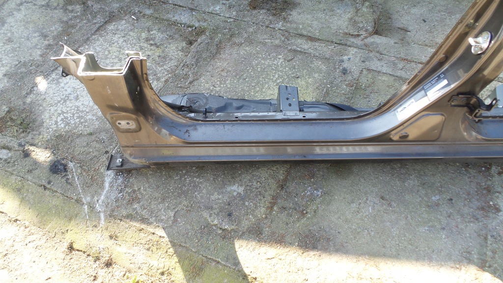 Поріг лівий mazda 3 3 2018 рестайлінг  хетчбек стійку  42s Доставка