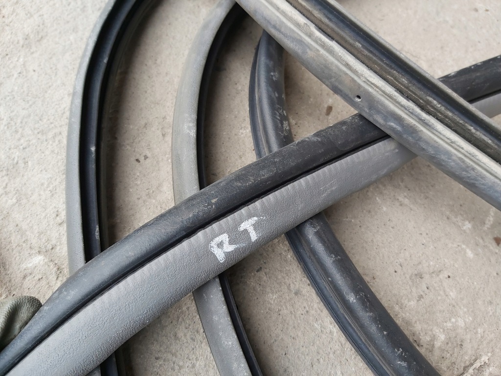 фото №5, Toyota sienna 11- прокладка дверь правый задняя