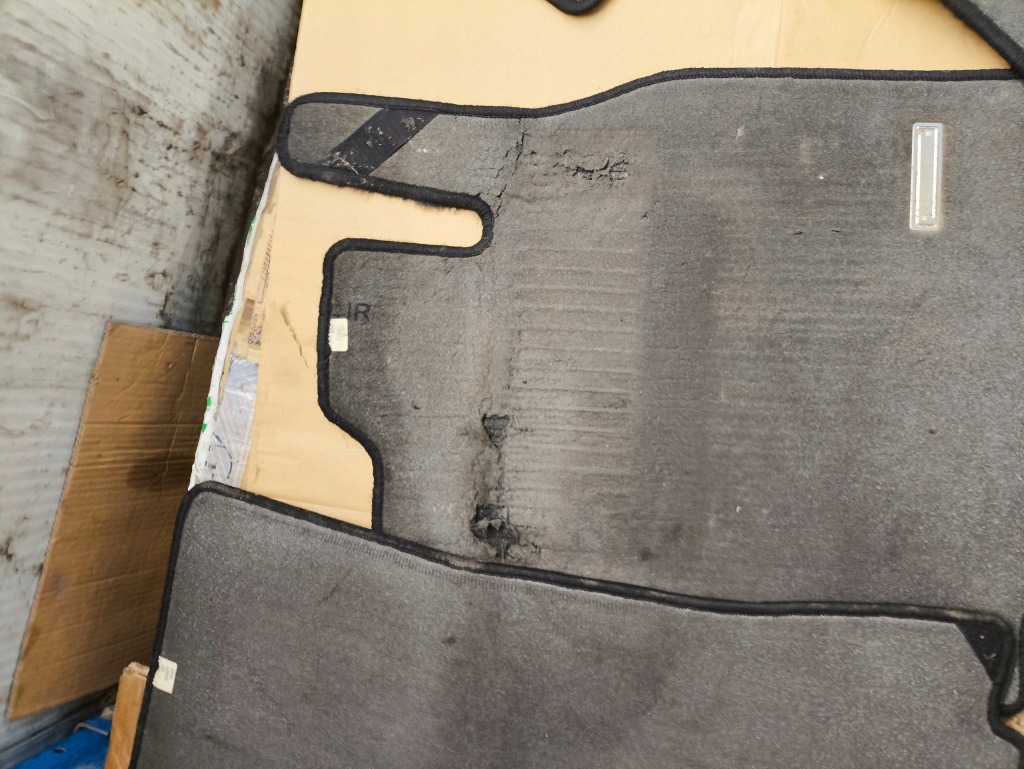 Mercedes w169 комплект килимки mercedes-benz w169 ? Зі Шроту