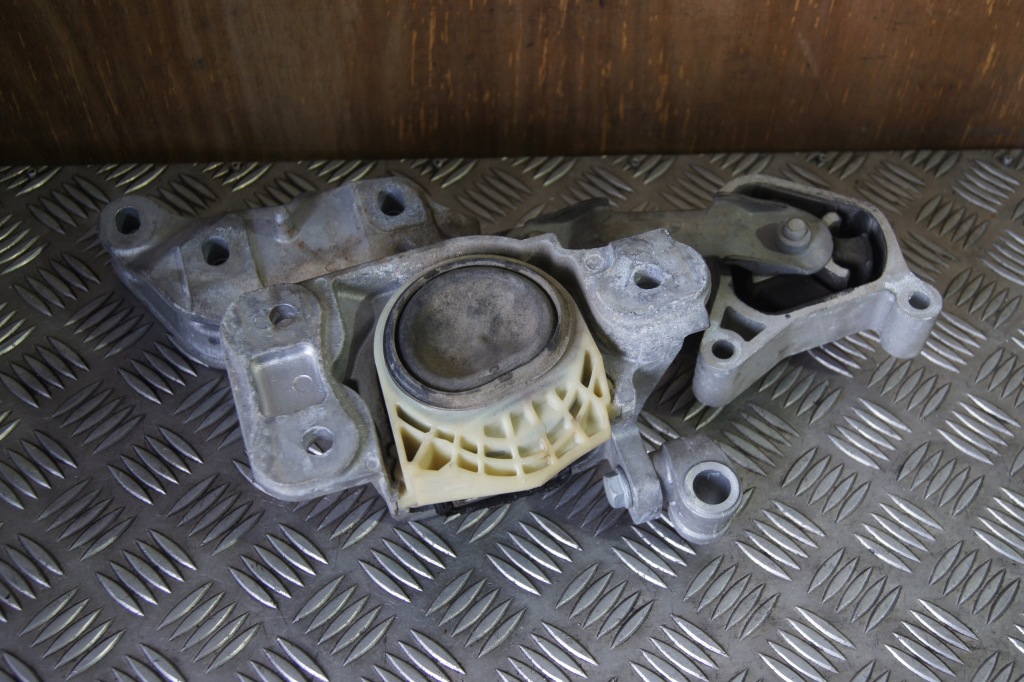 фото №1, Лапи двигуна mercedes vito w447