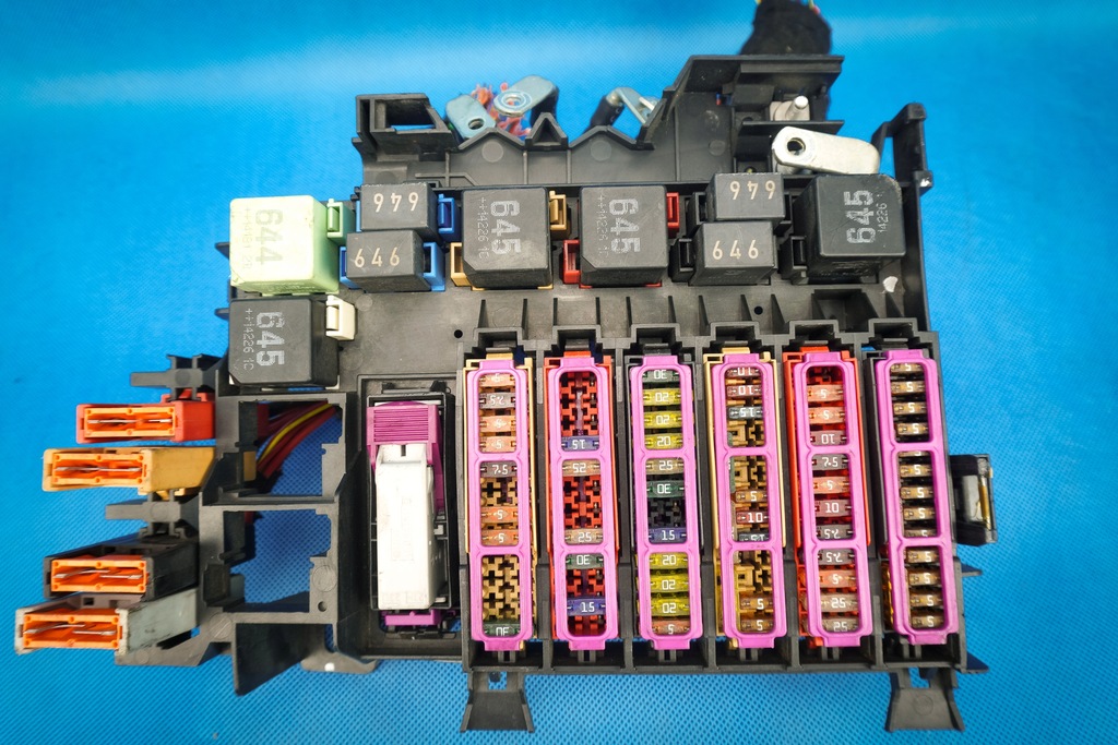 фото №8, Кронштейн запобіжників audi a8 4h 4h0907101h