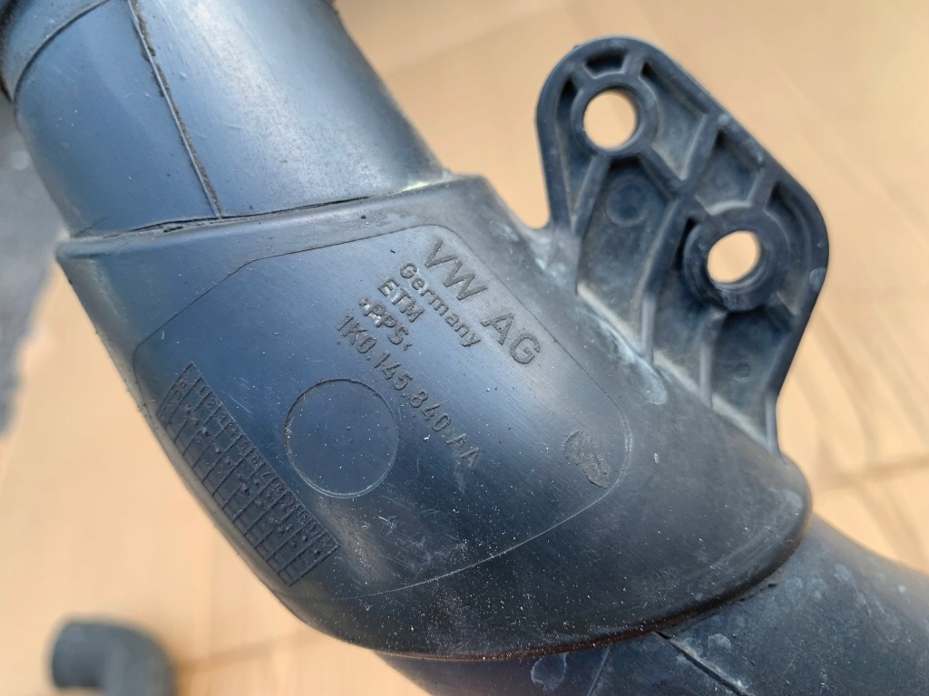 Шланг труба интеркулер octavia ii leon ii 1k0145840aa 1.6 tdi оригинал Доставка