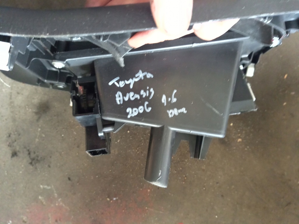 фото №12, Бардачок туннель toyota avensis t25 5880505010 5553905070 58805-05010