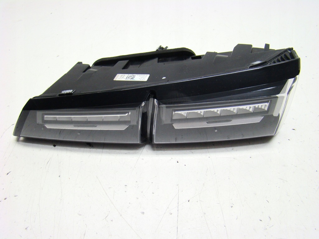 фото №1, Peugeot 308 iii - лампа кришки правий задня