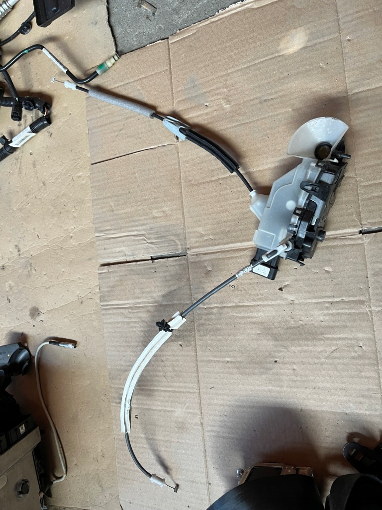 фото №1, Замок двері перед лівий citreon ds3 crossback 19- 261443