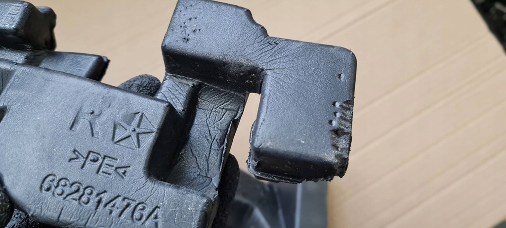 фото №8, Chrysler pacifica 2022 пена шумоизоляция левая левый перед 68252200a