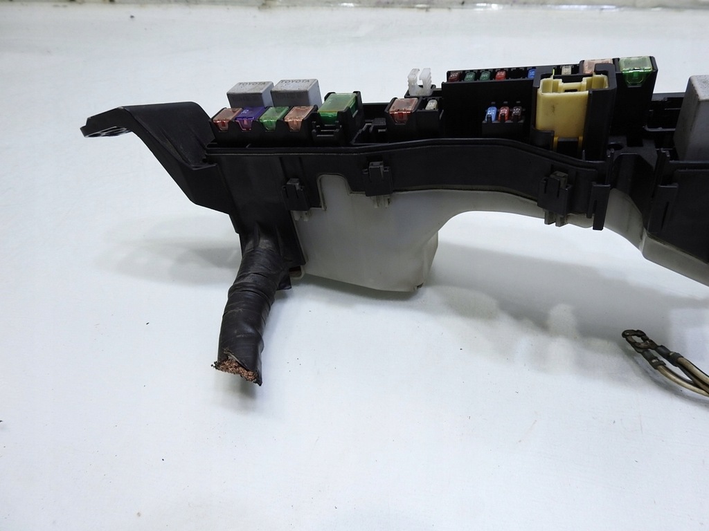 фото №5, Коробка предохранителей toyota avensis ii 2.0 d4d