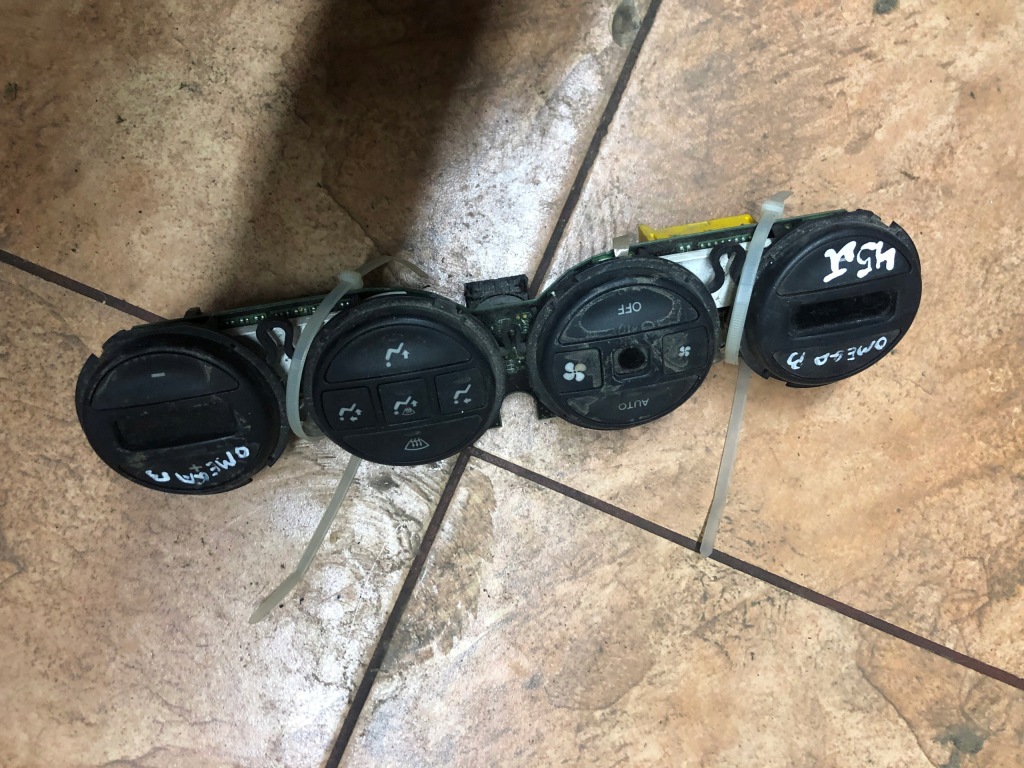 фото №1, Панель перемикач обдув кондиціонера omega b