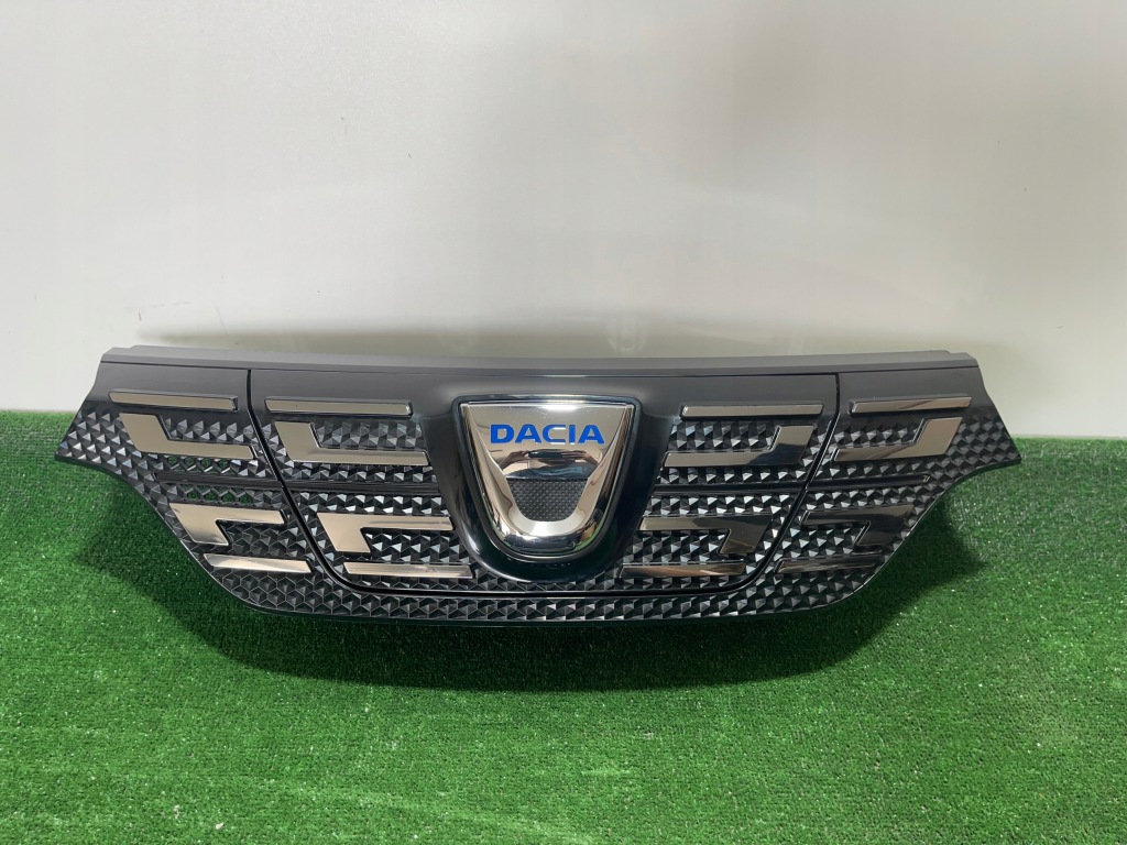 Купить Dacia spring рестайлинг  решётка  решётка радиатора перед хорошее состояние