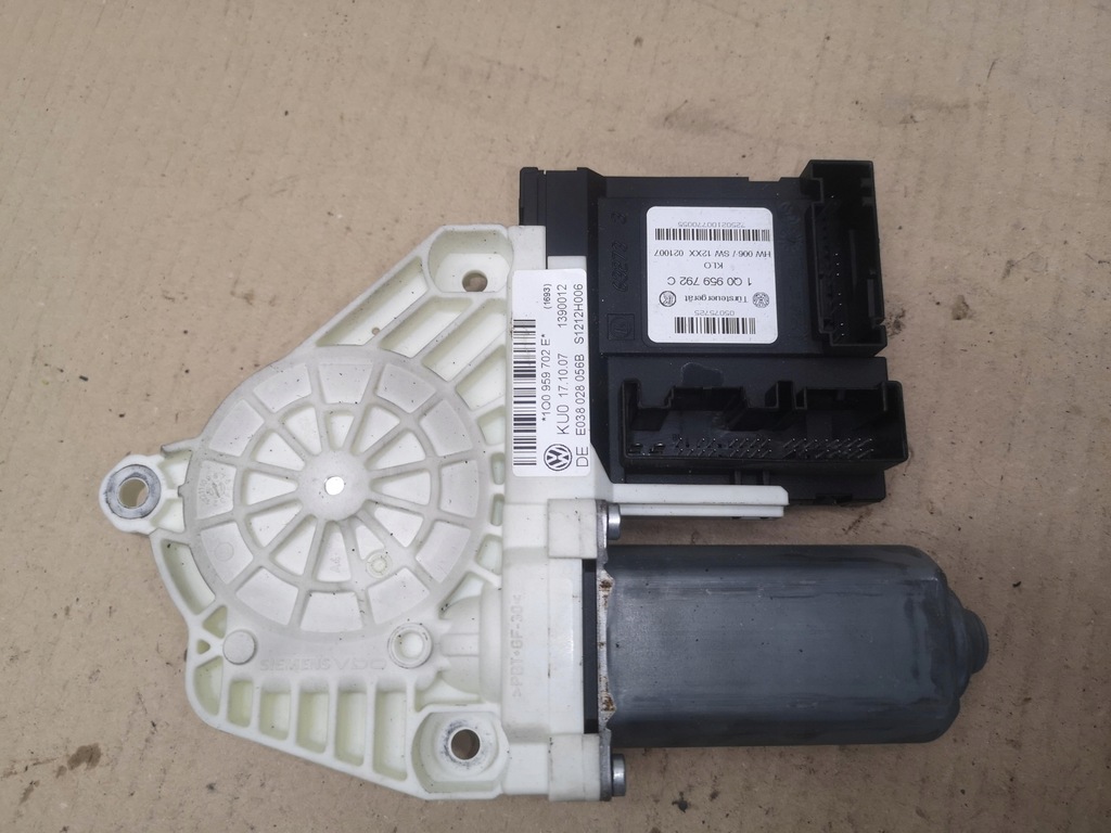 фото №5, Моторчик стекло правый перед vw eos 1q0959702e