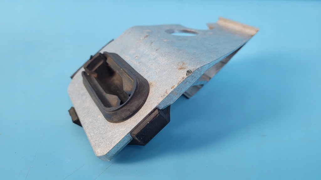 Mercedes eqe 350+ 23r кронштейн кронштейн радіатора праве a0995013500 Оригінал