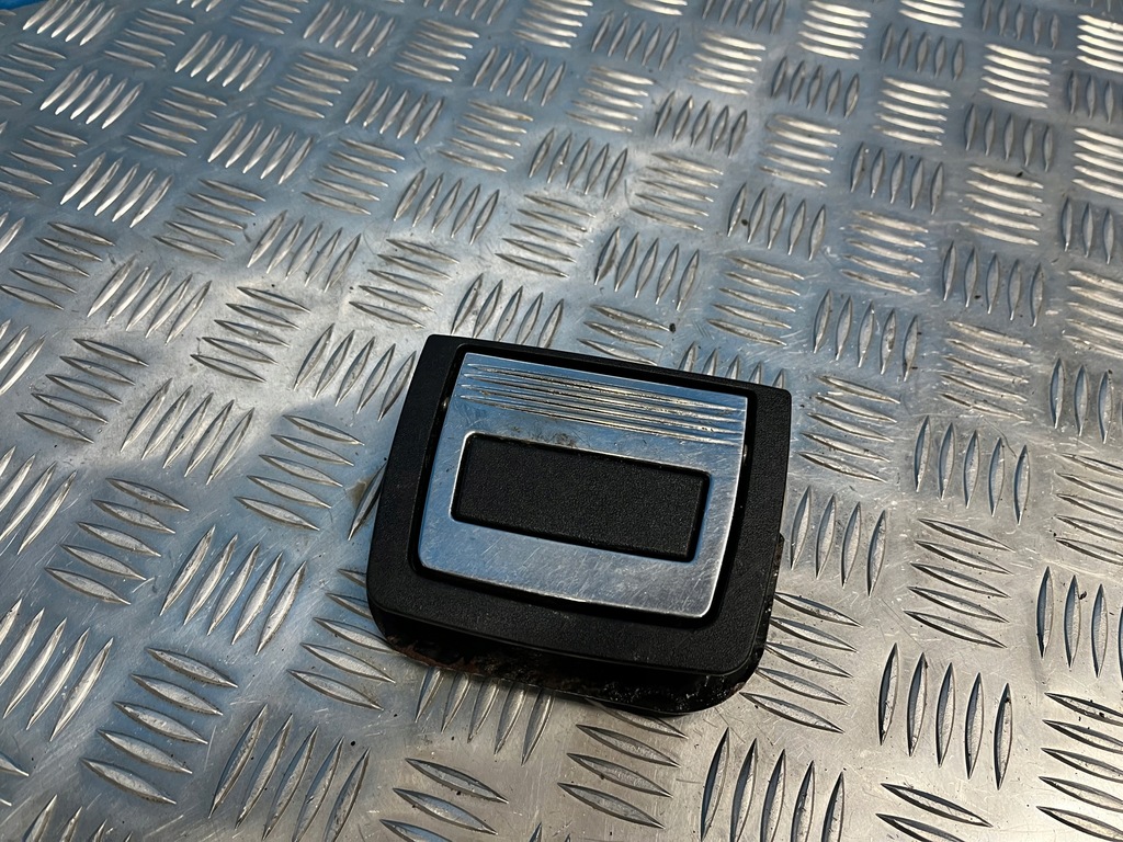 фото №1, Mercedes w245 ручка ручка пол багажника