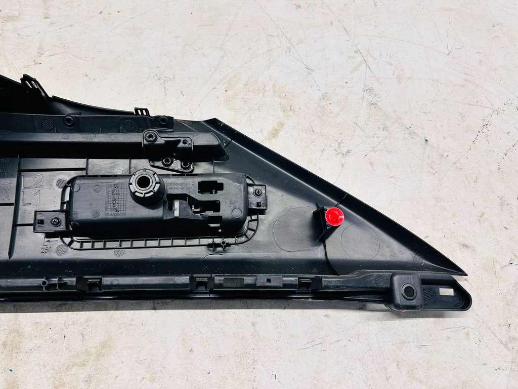 фото №10, Corolla e21 kombi обшивка багажника góra ліва лівий bez led