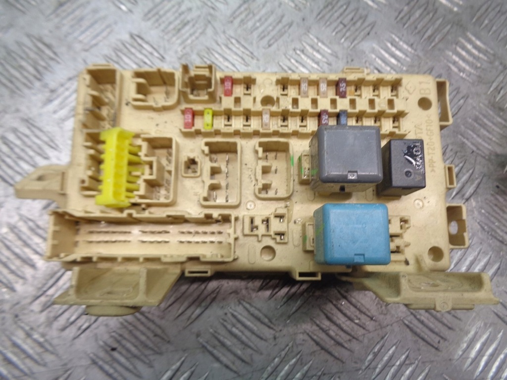 фото №1, Коробка запобіжників avensis t25 82641-ca020-f