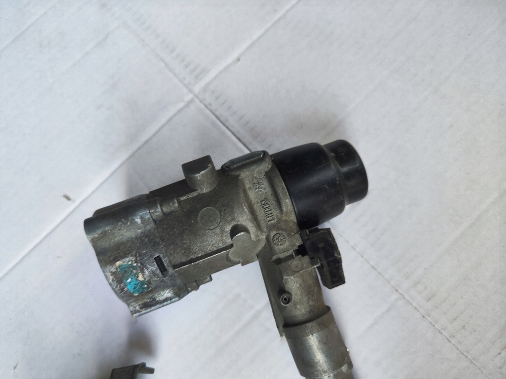 фото №6, Замок кришки mercedes w124 kombi вкладка ключ замок запалювання sedan