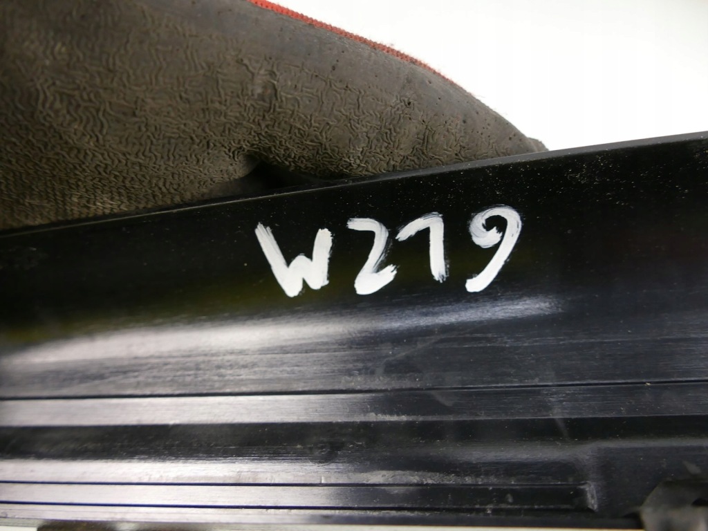 Mercedes cls w219 молдинг накладка правая перед Киев