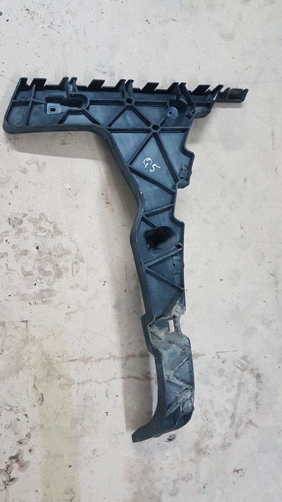 Купити Правий напрямна бампера задній audi a6 c7 8r0807454