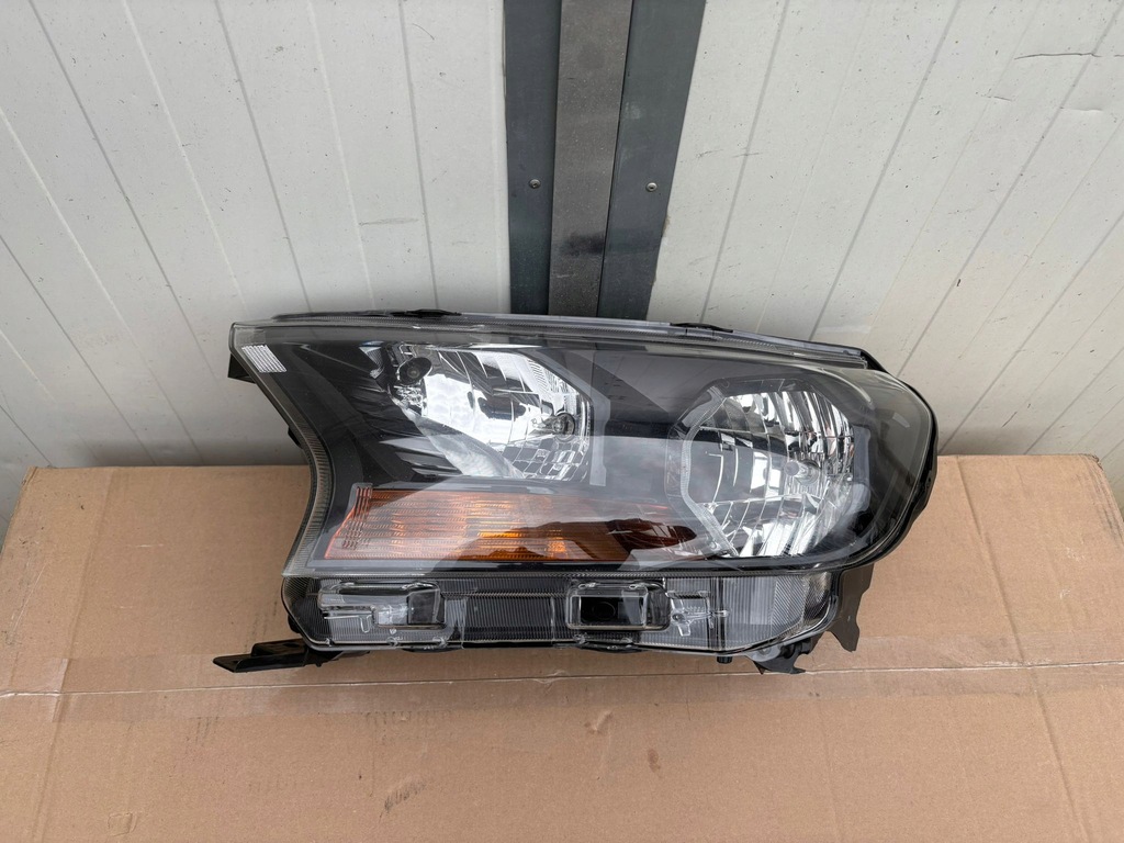 фото №1, Фара левый ford ranger 2018 - eb3b-13w030 2567168 оригинал