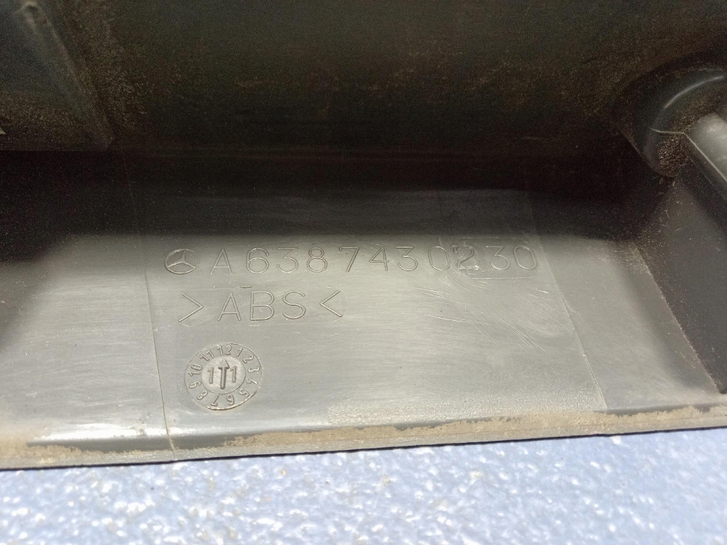 фото №6, Mercedes vito w638 молдинг накладка крышки задний багажника задняя a6387430230