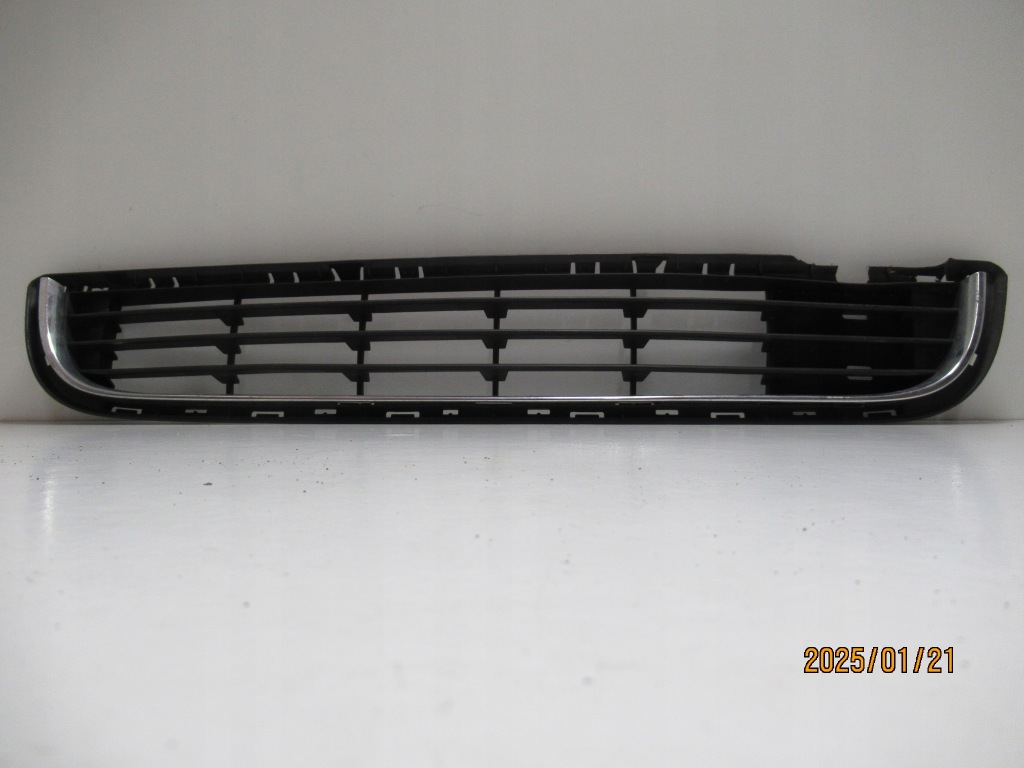 фото №1, Решітка середня перед peugeot partner 9677662180