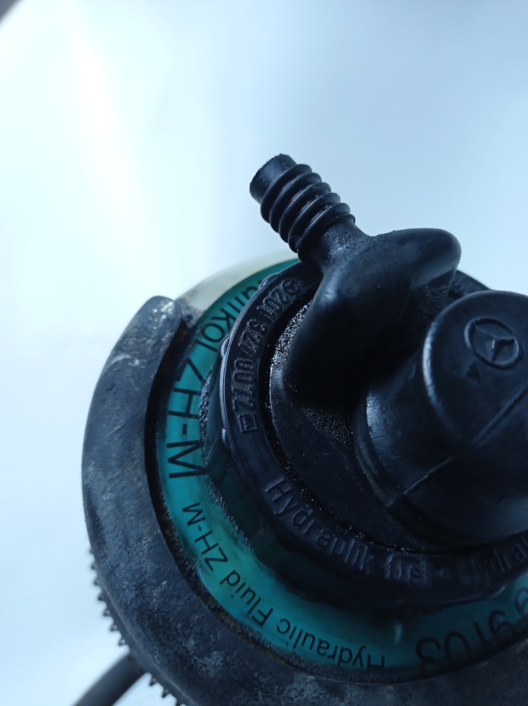 Бачок уровень mercedes w124 универсал 0009899103 с Разборки