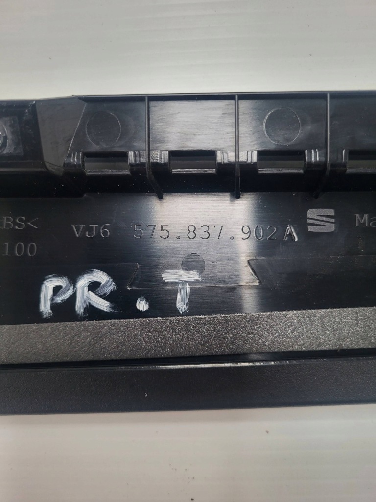 Молдинг оздоблення стійку  двері правий задній - seat ateca skoda karoq Зі Шроту