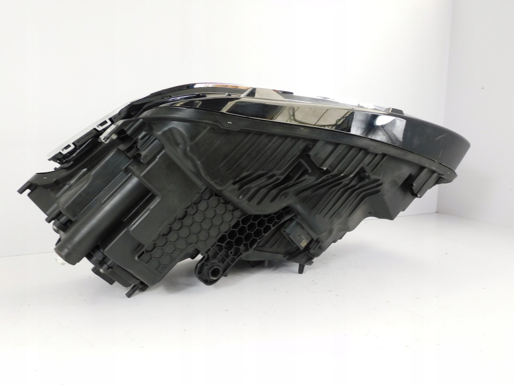 Лампа перед правая vw touareg 761 3 3 full led 18-23 761941114 cała хром с Разборки