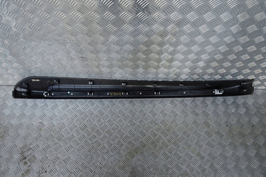 Opel mokka a молдинг рейлинг крышный правый  12- в Украине