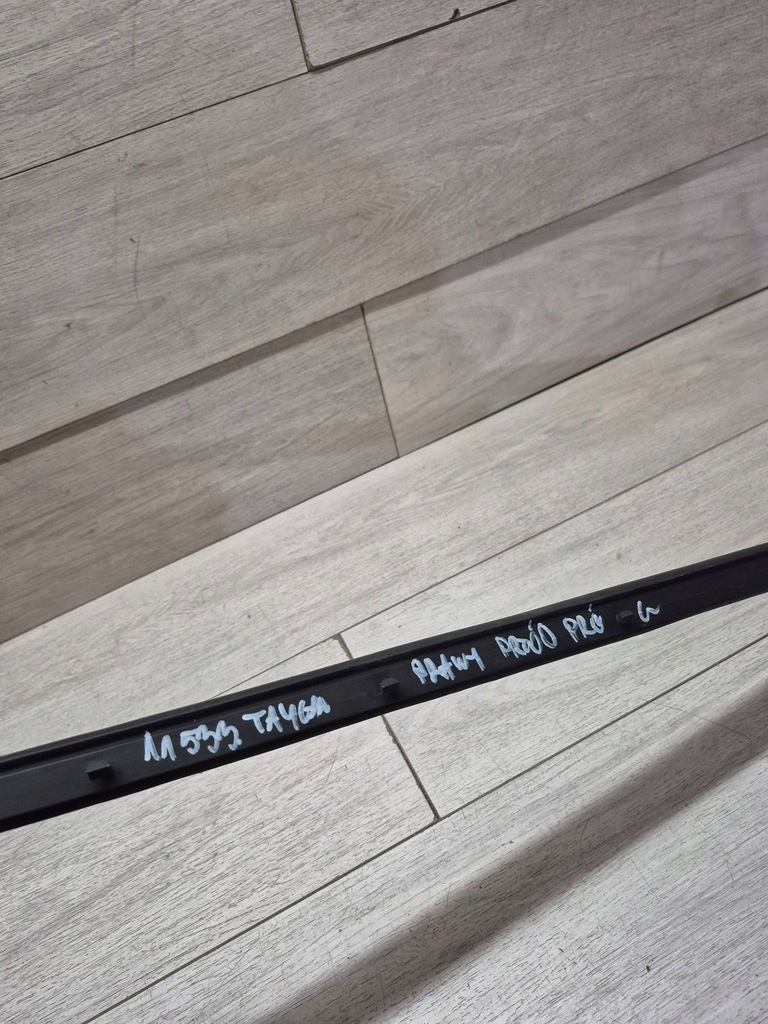 фото №10, 11533. taycan прокладка поріг двері правий перед 9j1837640