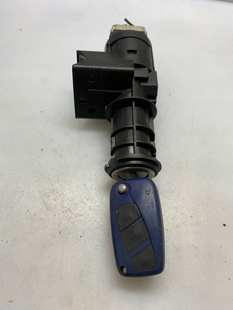 фото №1, Замок зажигания с ключ fca 0.5521