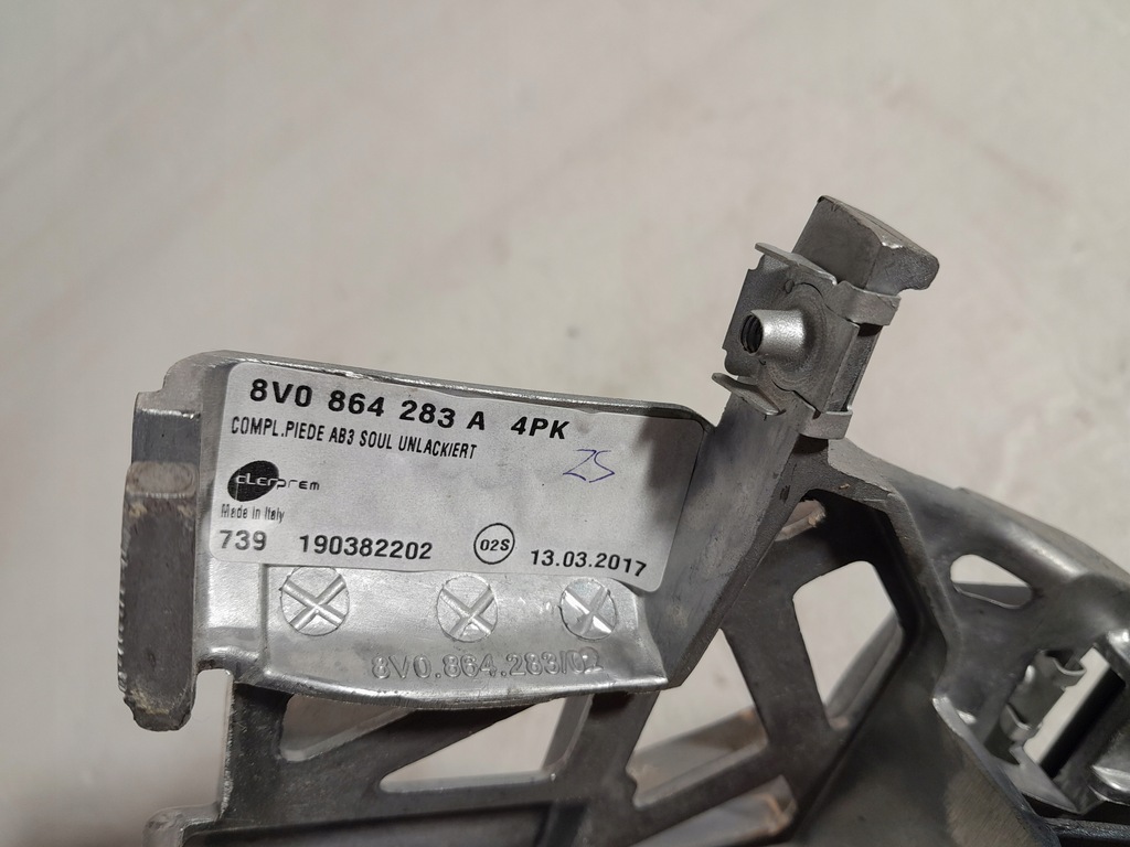 фото №6, Audi a3 s3 8v подлокотник 8v0864283a