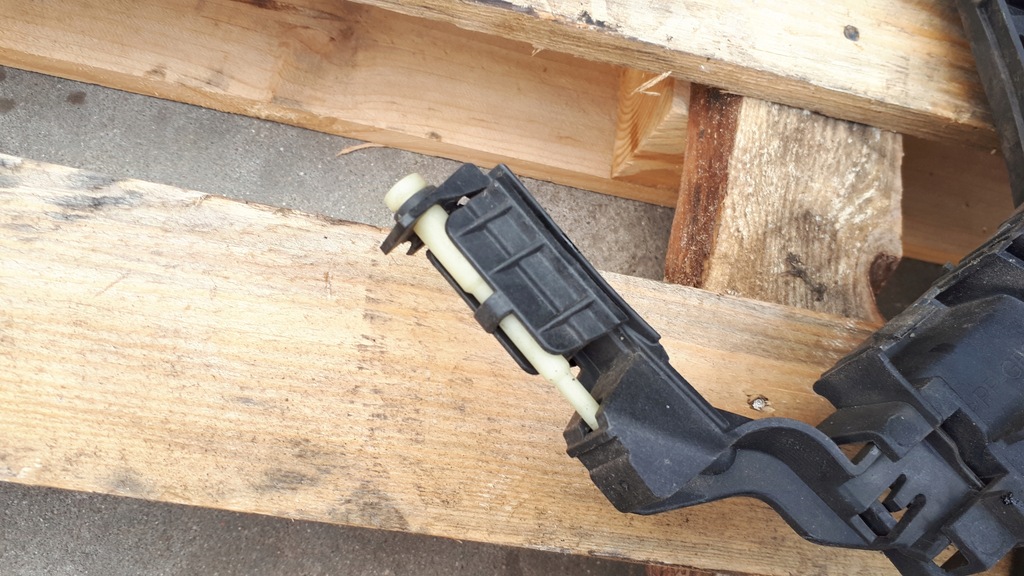 фото №9, A4 b8 s4 напрямна бампера задня задній kombi 2x