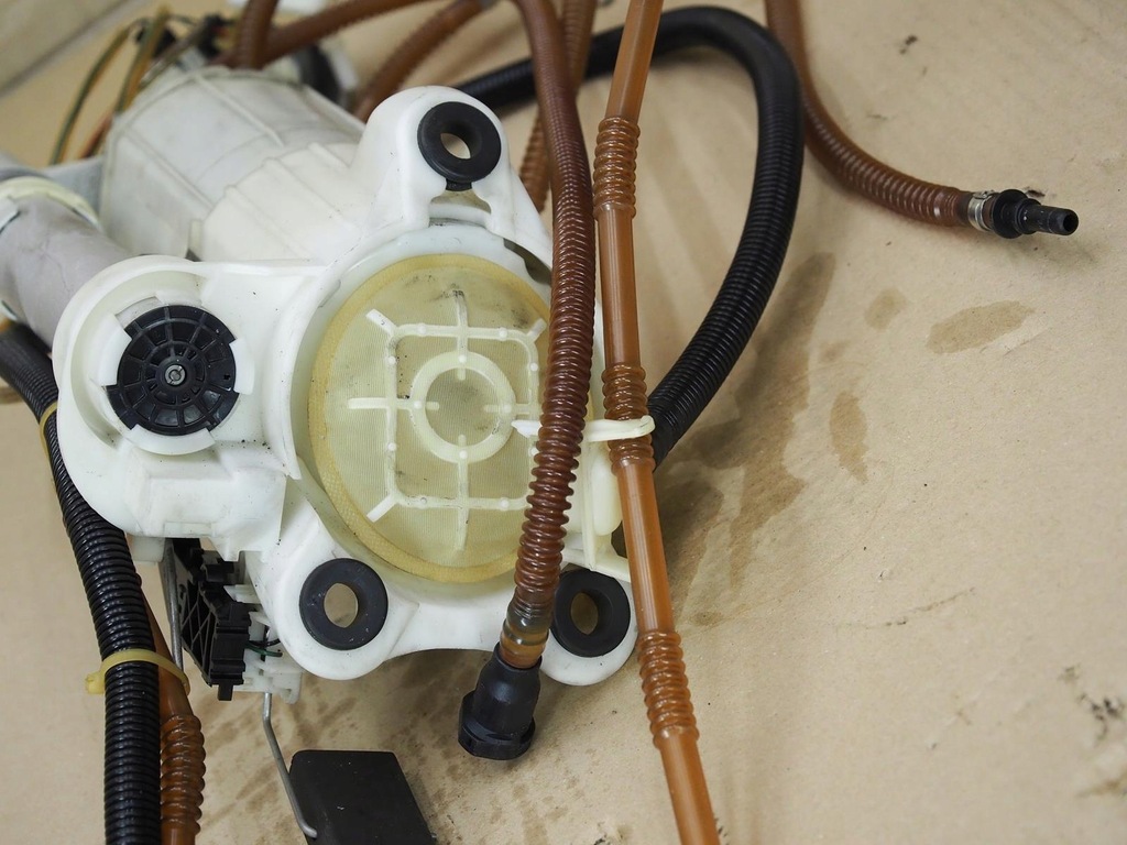 фото №9, Насос топлива audi a8 d3 w12 6.0 bht комплектная