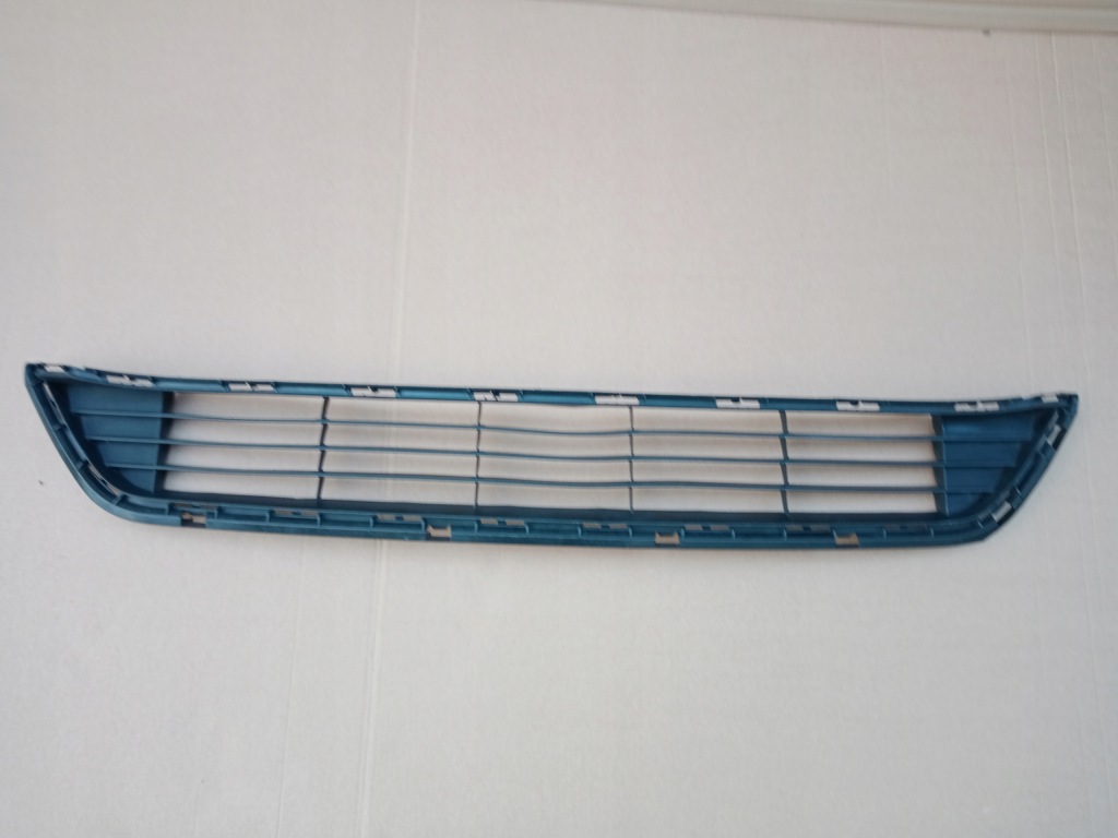 фото №1, Toyota avensis t27 lift средняя решётка бампера