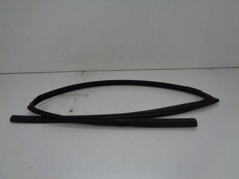 фото №1, Nissan leaf прокладка стекло дверь правый перед