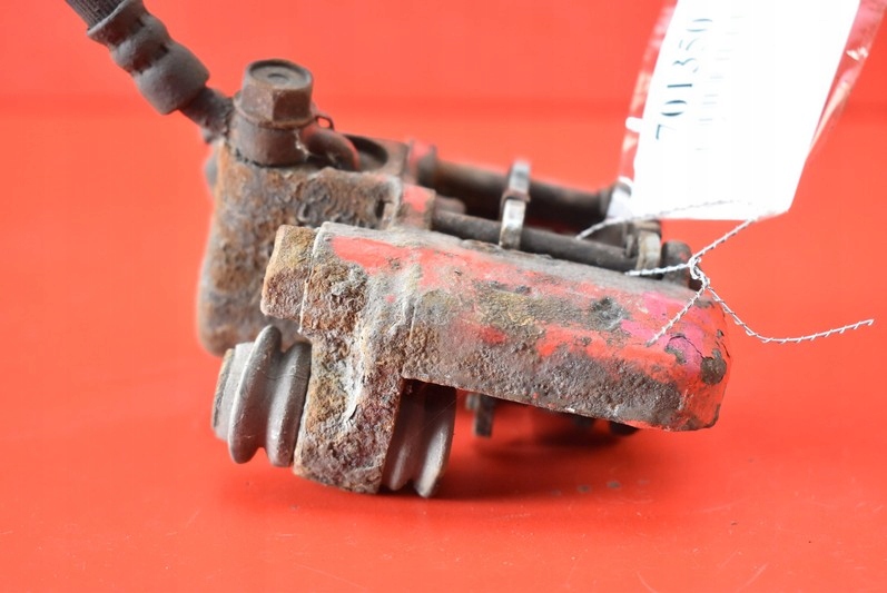 фото №4, Супорт гальмівний лівий задня toyota corolla verso 1 i 2.0 d-4d 90 km 01-06