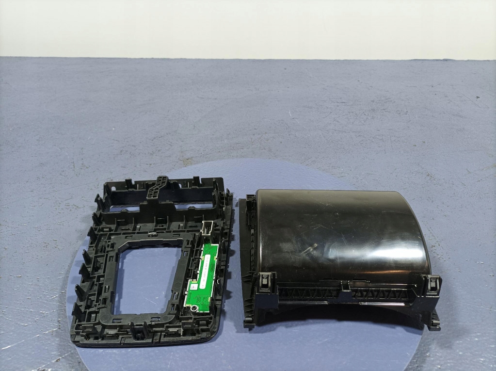 Skoda octavia 3 рамка панель перемикання передач dsg popielnczka 5e1713203m Зі Шроту