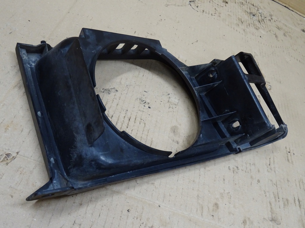 фото №9, Pajero i рамка кронштейн лампы левый решётка радиатора 89r