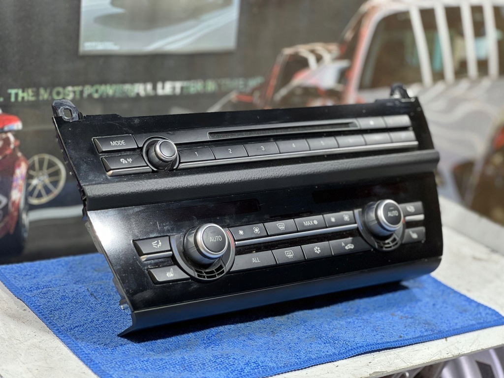 фото №4, Bmw 5 f10 f11 панель кондиционера радио 9285330 стекло