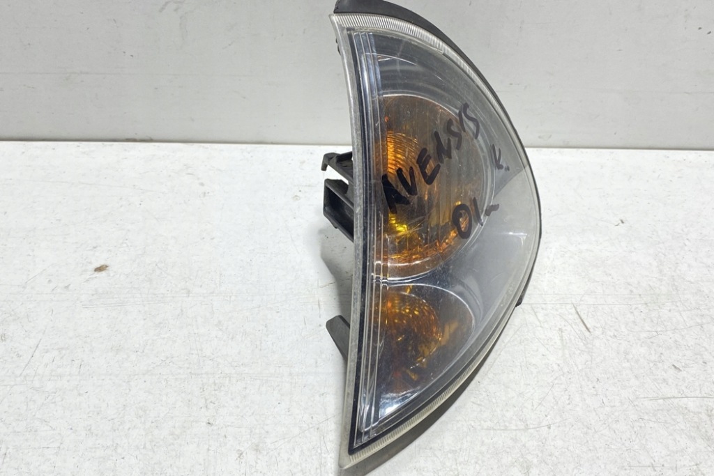 фото №11, Передня ліва лампа поворотник toyota avensis _t22_ 8152005030 1.6l