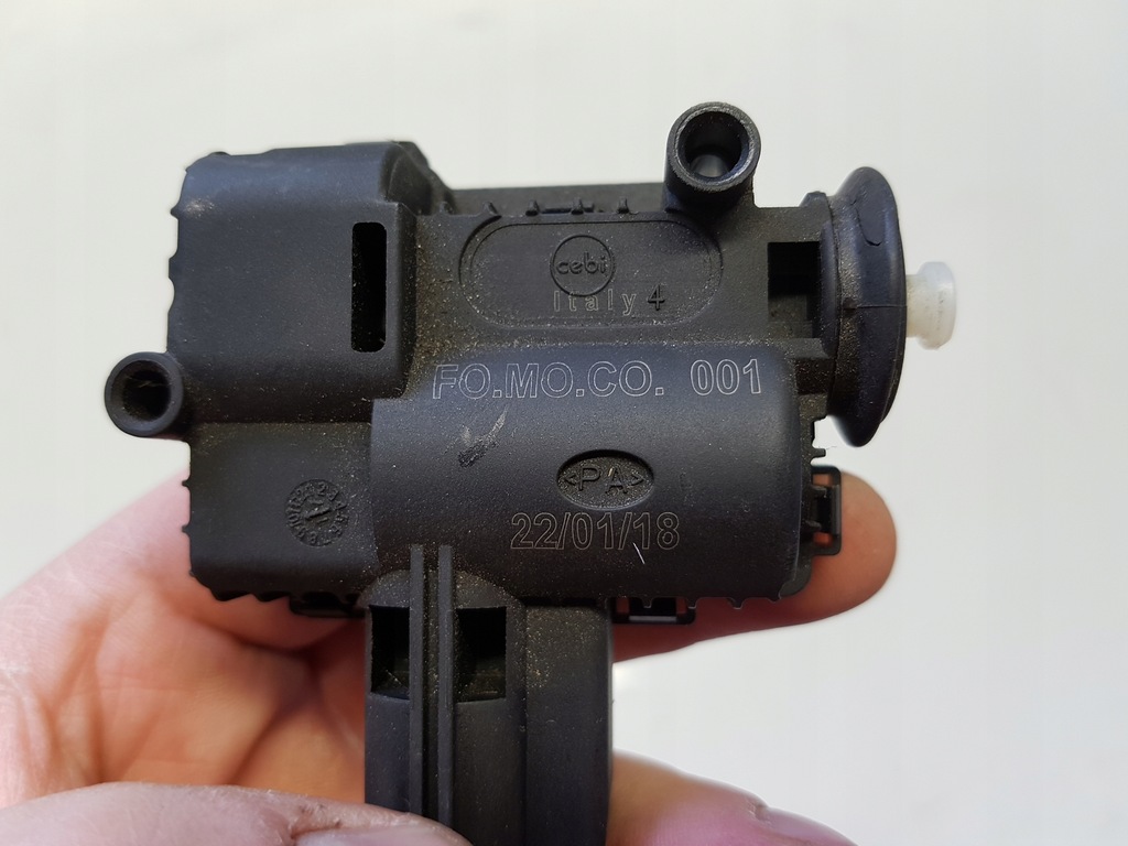 фото №3, Discovery sport замок заливної пального