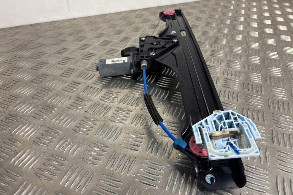 фото №7, Подъемник стекло задних правых дверь bmw 2 gran tourer f46 2579948 2.0l