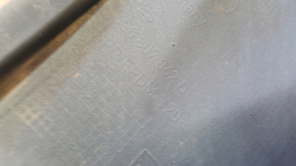 Права решітка бампера перед 4l0807062d 4l0807490a audi q7 2010-2015 Ціна