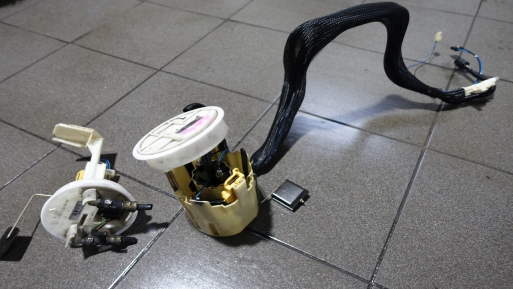 фото №6, Mercedes w203 w209 2.2 3.2 v6 cdi насос топлива поплавок 2034703394 2114701641